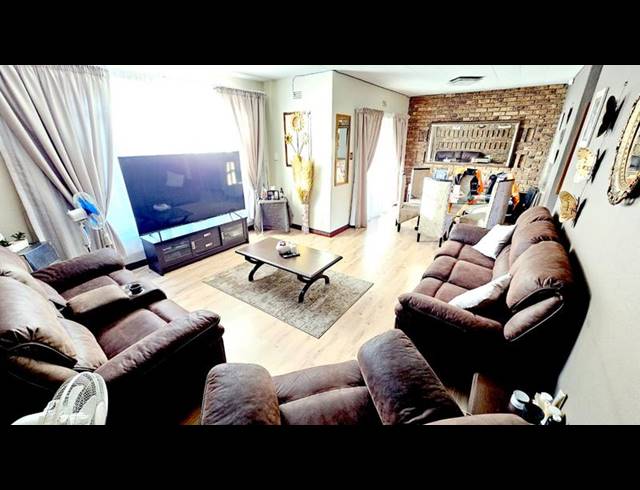 2 BEDROOM DUPLEX FOR SALE IN ALBEMARLE EXT 1